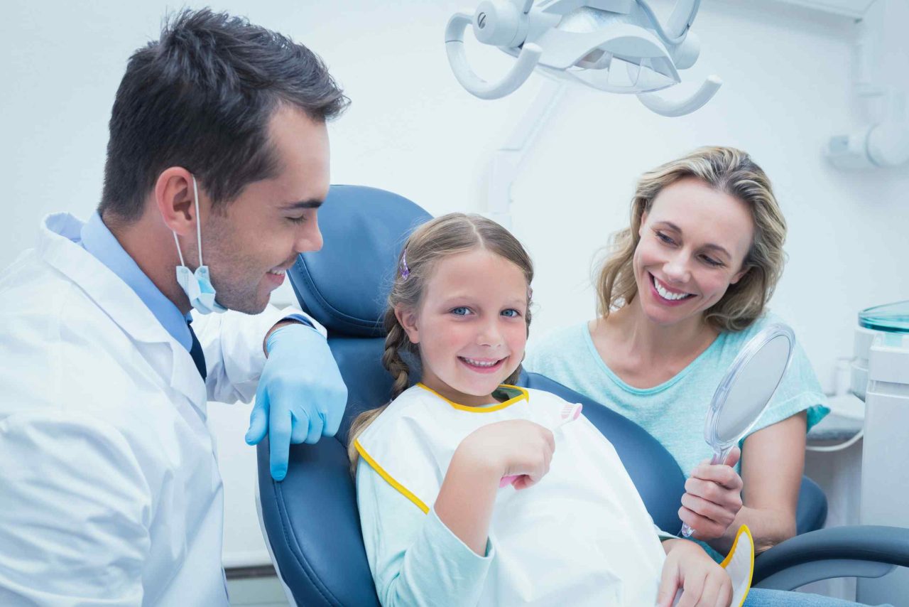 https://toothclubclinic.com/wp-content/uploads/2020/03/img-dr-dryan-1280x854.jpg